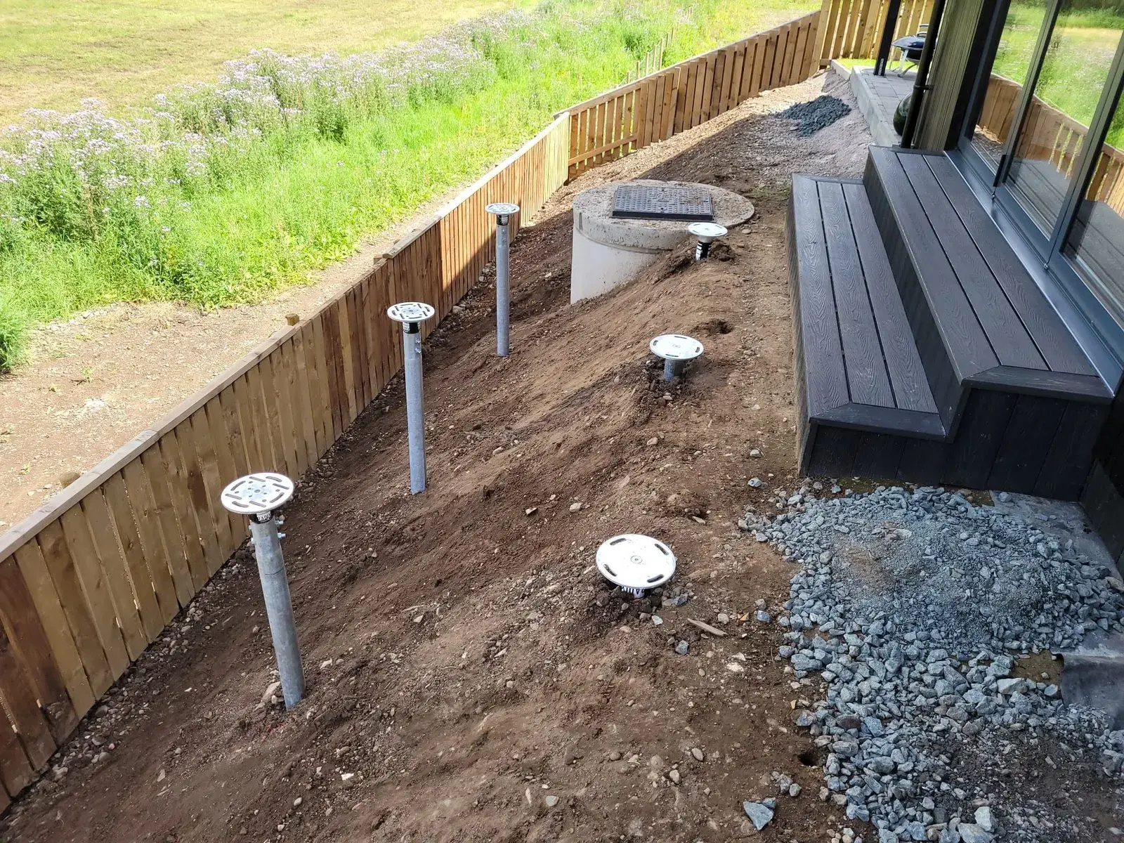 Hot tub deck supported by load-bearing ground screws